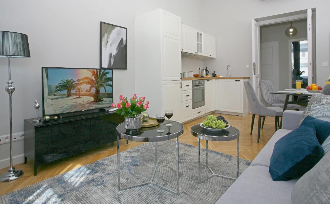 Gem Apartment By Castle Krakkó Kültér fotó